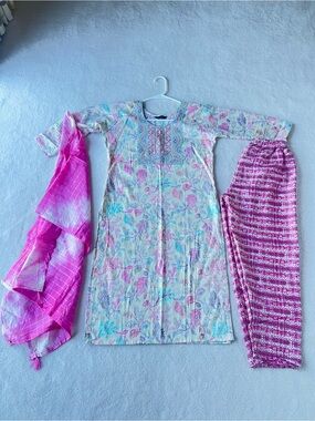 Brand new 3 piece salwar kurti dupatta set.